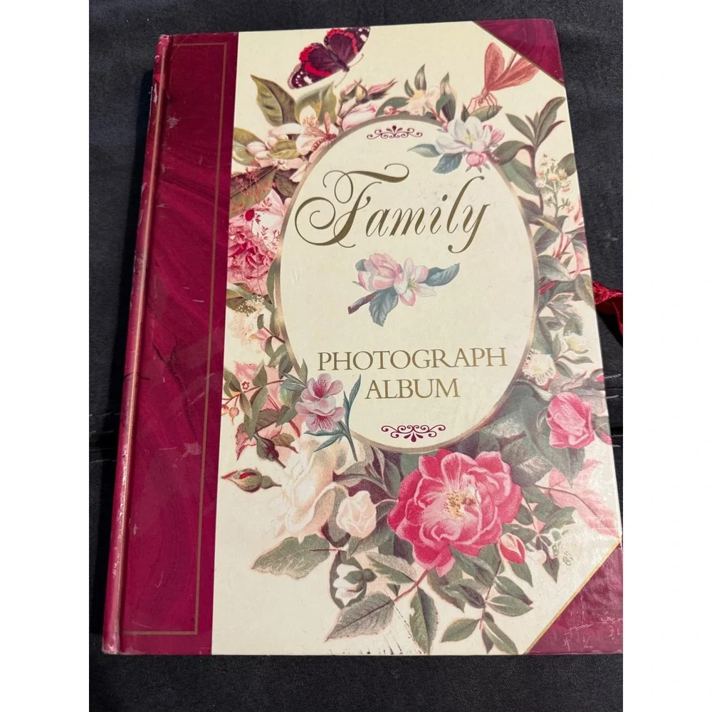 Robert Frederick‎ Family Photograph Album Vintage Floral Die Cut Frames 1999